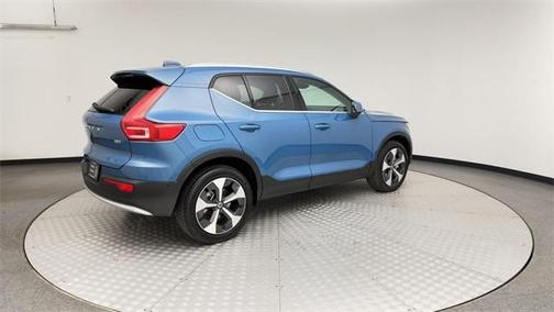 2025 Volvo XC40 B5 Plus Bright Theme