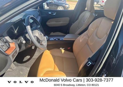 Onyx Black Metallic 2023 Volvo XC60 B5 Ultimate Bright Theme