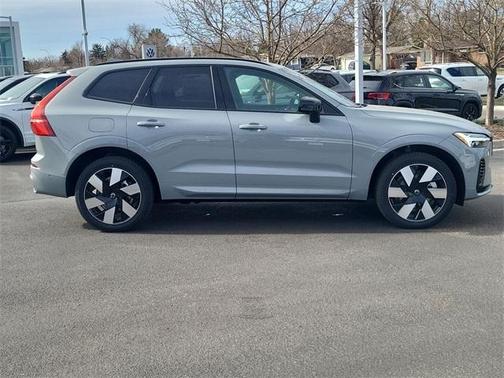 2025 Volvo XC60 Plug-In Hybrid T8 Plus