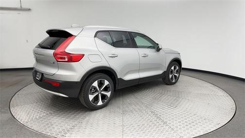 2025 Volvo XC40 B5 Plus Bright Theme
