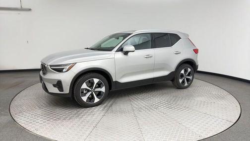 2025 Volvo XC40 B5 Plus Bright Theme