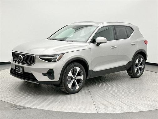 2025 Volvo XC40 B5 Plus Bright Theme