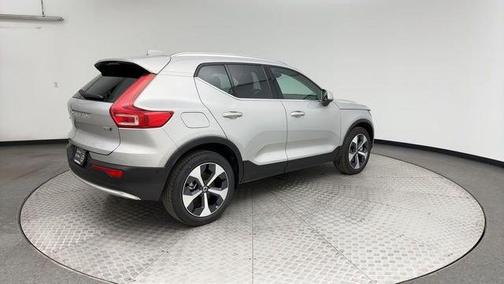 2025 Volvo XC40 B5 Plus Bright Theme