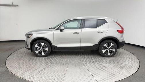 2025 Volvo XC40 B5 Plus Bright Theme