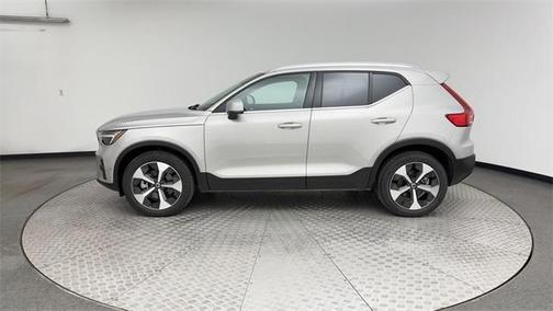 2025 Volvo XC40 B5 Plus Bright Theme