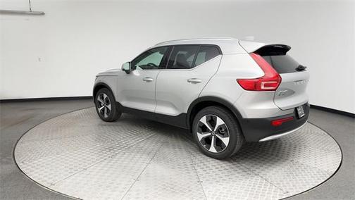 2025 Volvo XC40 B5 Plus Bright Theme