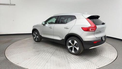 2025 Volvo XC40 B5 Plus Bright Theme