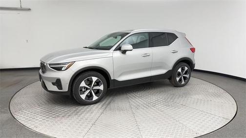 2025 Volvo XC40 B5 Plus Bright Theme