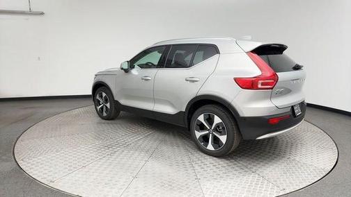 2025 Volvo XC40 B5 Plus Bright Theme