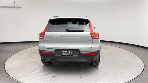 2025 Volvo XC40 B5 Plus Dark Theme