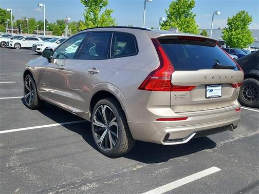 2025 Volvo XC60 Plug-In Hybrid T8 Ultra