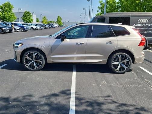 2025 Volvo XC60 Plug-In Hybrid T8 Ultra
