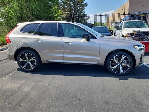 2025 Volvo XC60 Plug-In Hybrid T8 Ultra