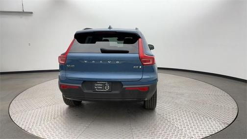 2023 Volvo XC40 B5 Plus Dark Theme