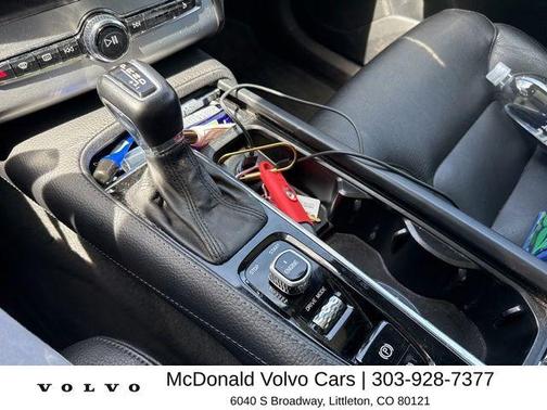 Onyx Black Metallic 2017 Volvo XC90 T6 Momentum