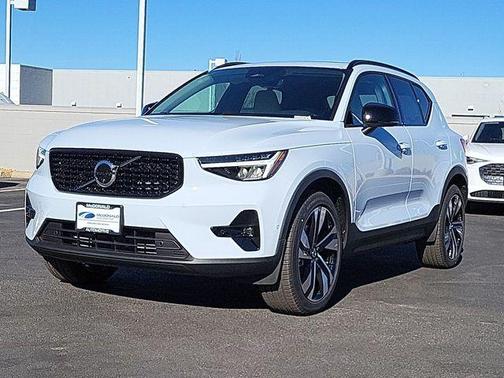 2026 Volvo XC40 B5 Plus