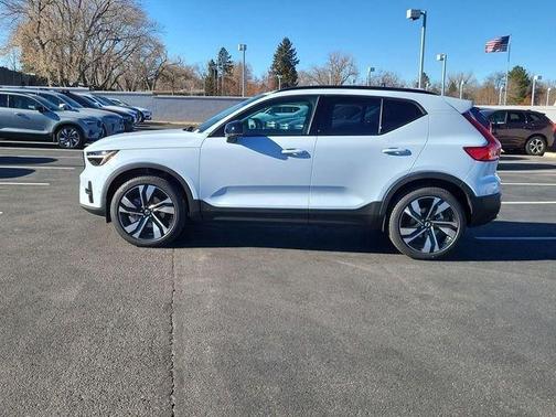 2026 Volvo XC40 B5 Plus