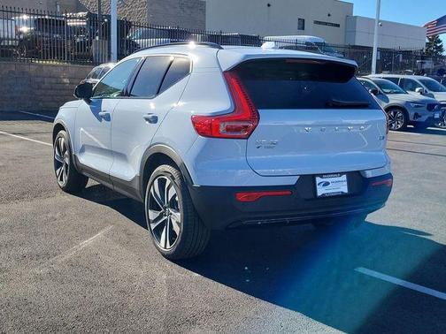 2026 Volvo XC40 B5 Plus