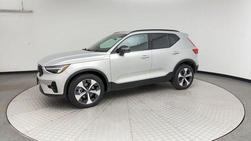 2025 Volvo XC40 B5 Plus Dark Theme