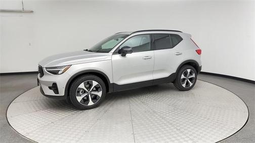 2025 Volvo XC40 B5 Plus Dark Theme