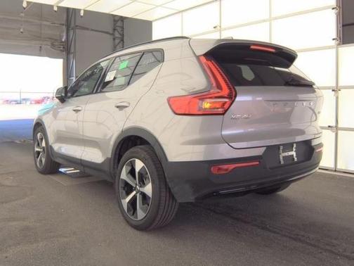 2025 Volvo XC40 B5 Plus Dark Theme