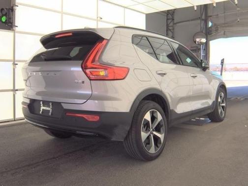 2025 Volvo XC40 B5 Plus Dark Theme