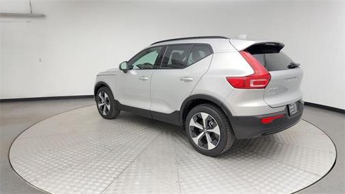 2025 Volvo XC40 B5 Plus Dark Theme