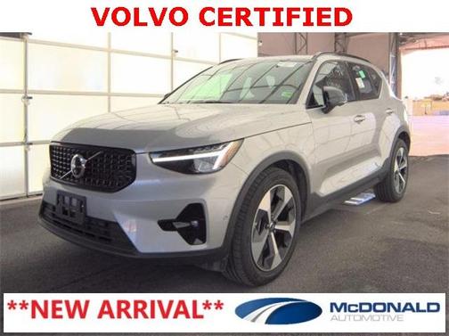 2025 Volvo XC40 B5 Plus Dark Theme