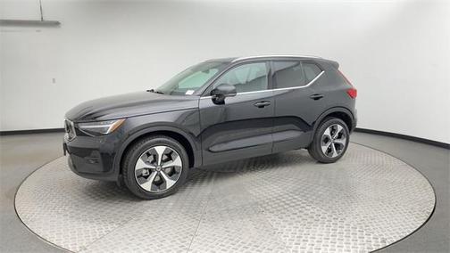 2025 Volvo XC40 B5 Plus Bright Theme