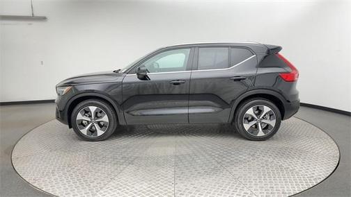 2025 Volvo XC40 B5 Plus Bright Theme