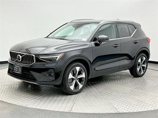 2025 Volvo XC40 B5 Plus Bright Theme