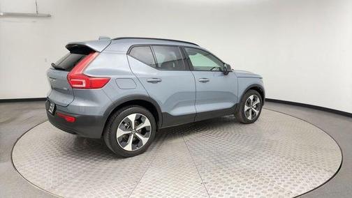 2023 Volvo XC40 B5 Plus Dark Theme