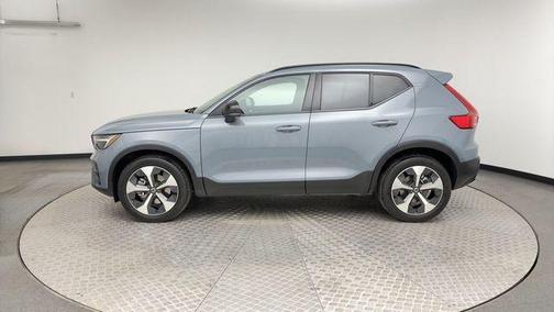 2023 Volvo XC40 B5 Plus Dark Theme