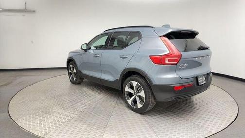 2023 Volvo XC40 B5 Plus Dark Theme