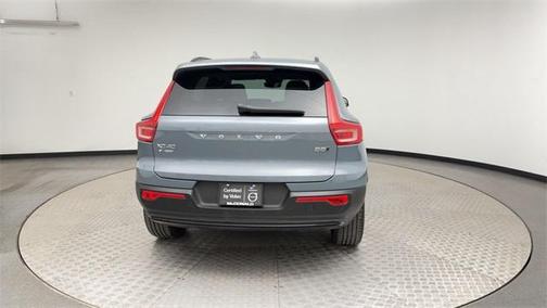 2023 Volvo XC40 B5 Plus Dark Theme