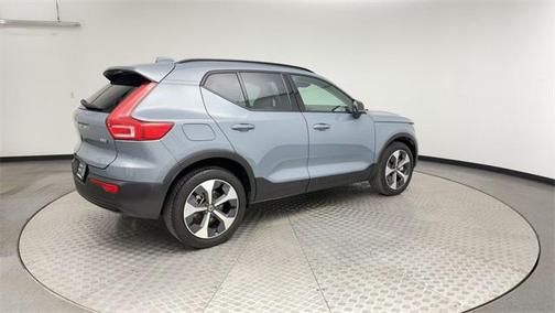 2023 Volvo XC40 B5 Plus Dark Theme