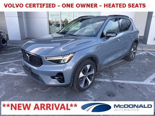 2023 Volvo XC40 B5 Plus Dark Theme