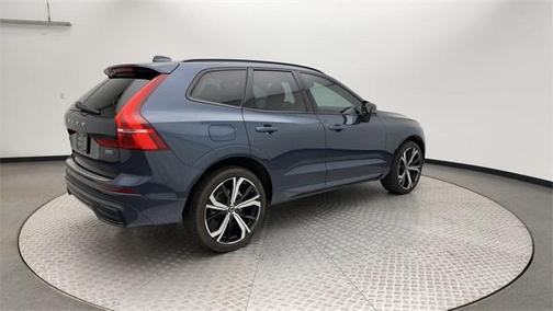 2023 Volvo XC60 B5 Ultimate Dark Theme