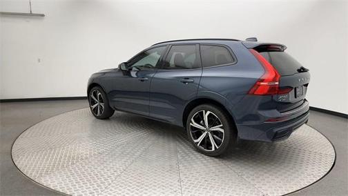 2023 Volvo XC60 B5 Ultimate Dark Theme