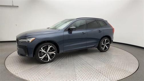 2023 Volvo XC60 B5 Ultimate Dark Theme