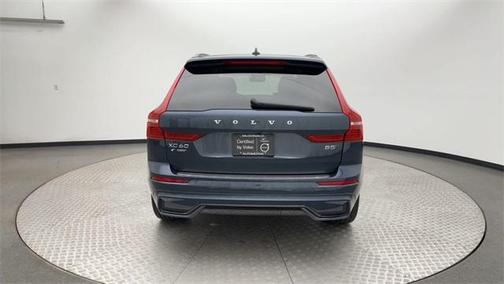 2023 Volvo XC60 B5 Ultimate Dark Theme