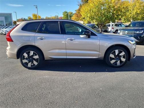 2025 Volvo XC60 Plug-In Hybrid T8 Plus