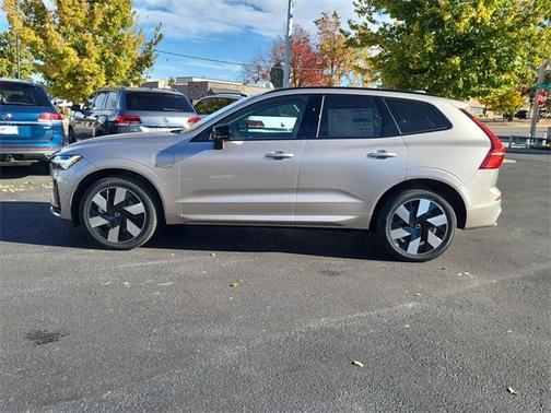2025 Volvo XC60 Plug-In Hybrid T8 Plus