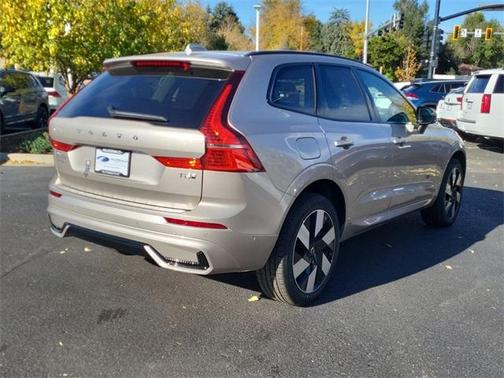 2025 Volvo XC60 Plug-In Hybrid T8 Plus