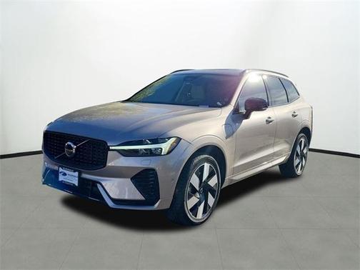 2025 Volvo XC60 Plug-In Hybrid T8 Plus