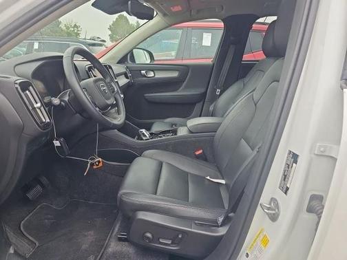 2025 Volvo XC40 B5 Plus Dark Theme