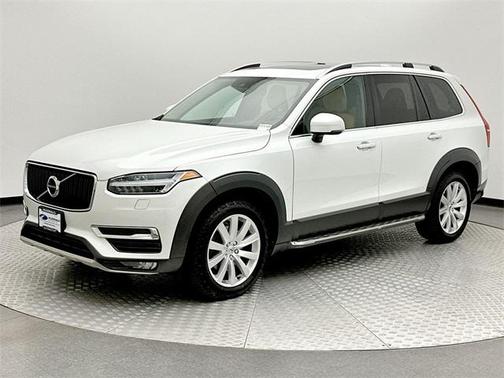 2016 Volvo XC90 T6 Momentum