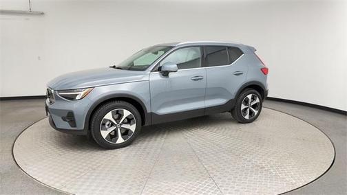 2023 Volvo XC40 B5 Plus Bright Theme