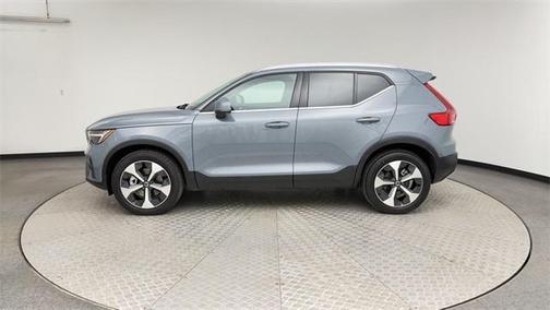 2023 Volvo XC40 B5 Plus Bright Theme