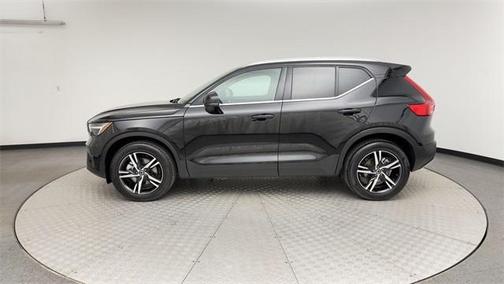 2025 Volvo XC40 B5 Core Bright Theme
